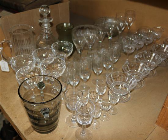 Quantity of glassware